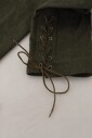 groene-taps-toelopende-broek-met-veterdetail