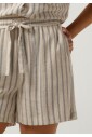 wijde-shorts-in-zandkleur