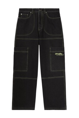 svarta-jeans-med-broderad-logotyp