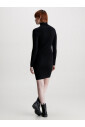 robe-pull-a-col-roule-avec-badge-noir