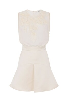robe-blanche-courte-avec-broderie-de-roses