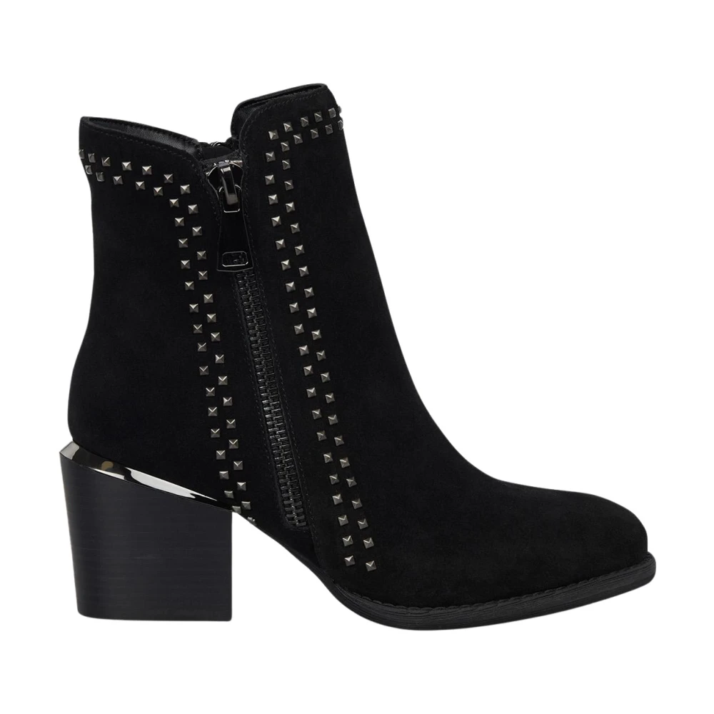 Alma En Pena Women's Black Low Bootie With Studding