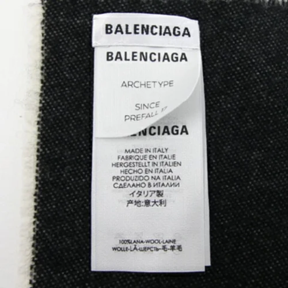 Balenciaga Vintage Pre-owned Wool scarves White Dames