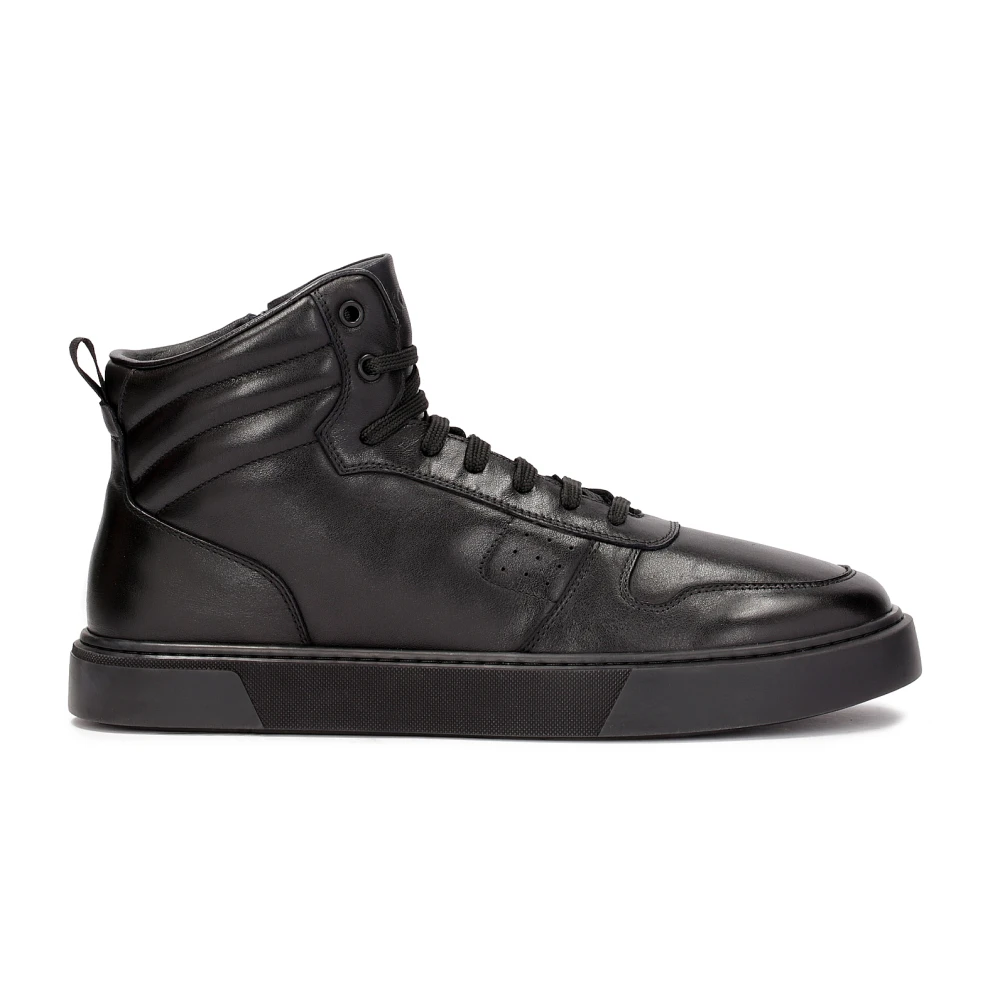 Kazar Zwarte herensneakers met perforaties Heren Schoenen
