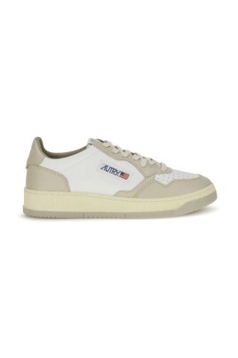 sneakers-basse-en-cuir-perfore