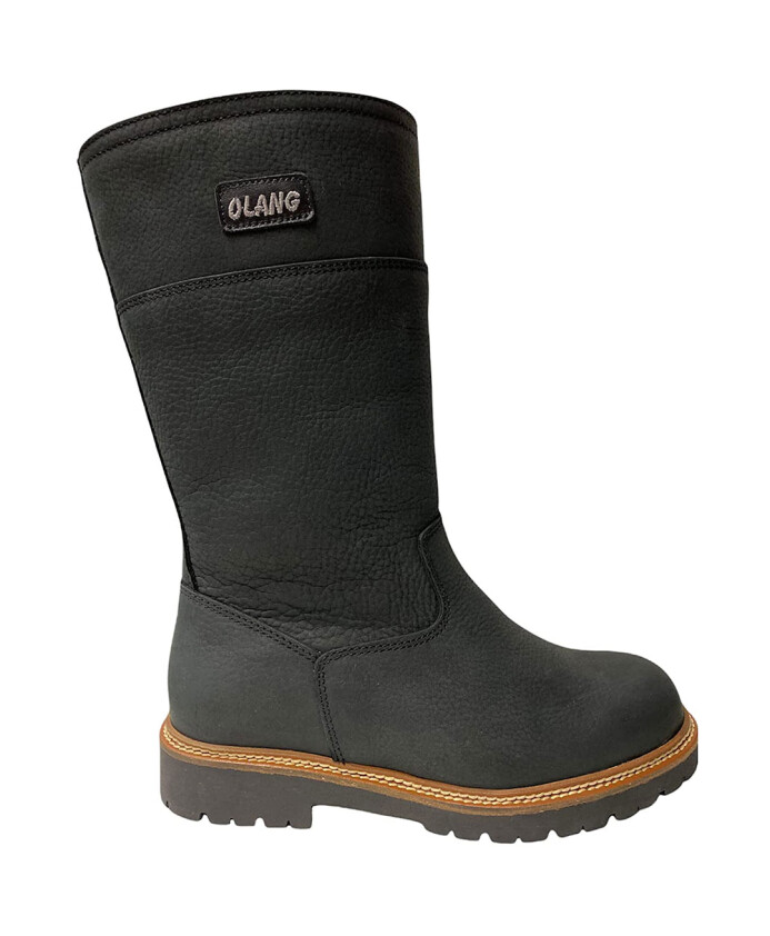 black-snow-boots