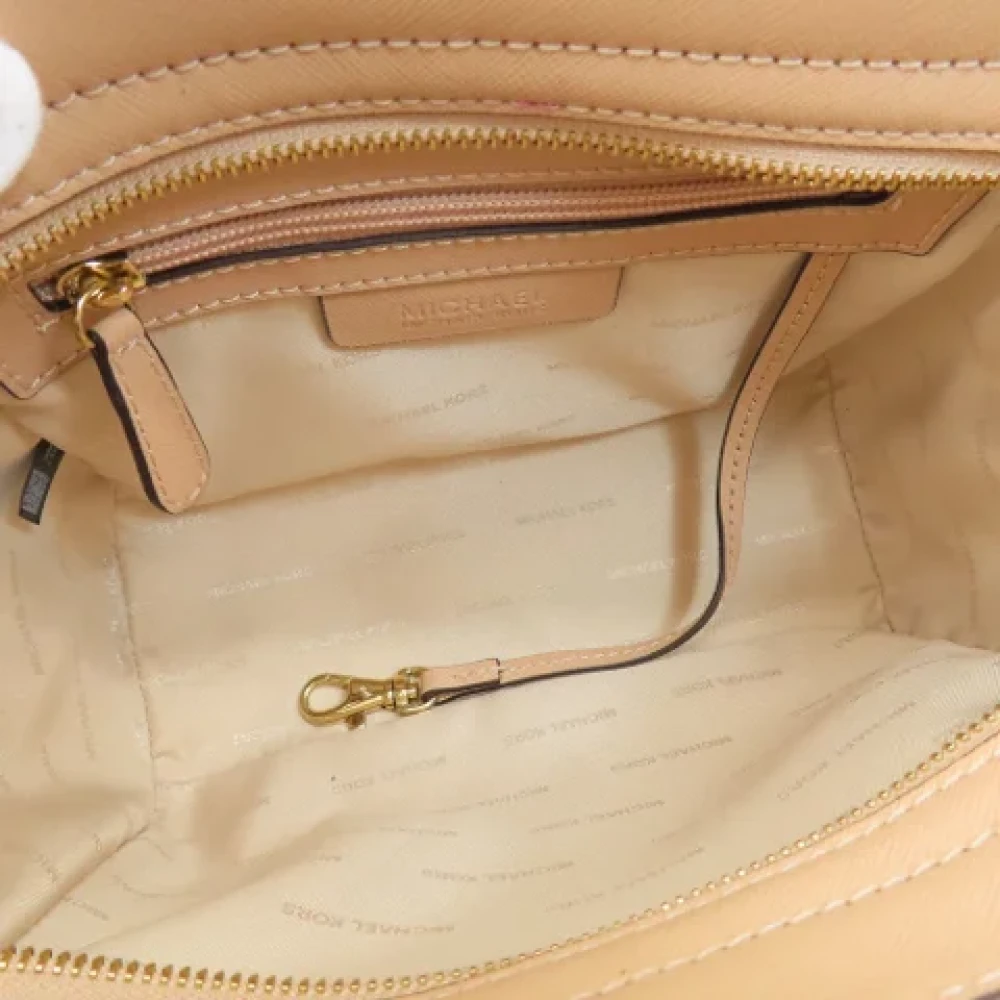 Michael Kors Pre-owned Plastic shoulder-bags Beige Dames