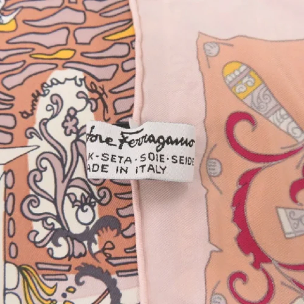 Salvatore Ferragamo Pre-owned Silk scarves Multicolor Dames