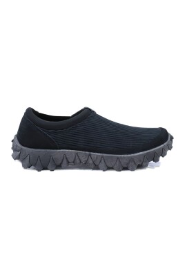 black-sneakers-with-leather-and-textile