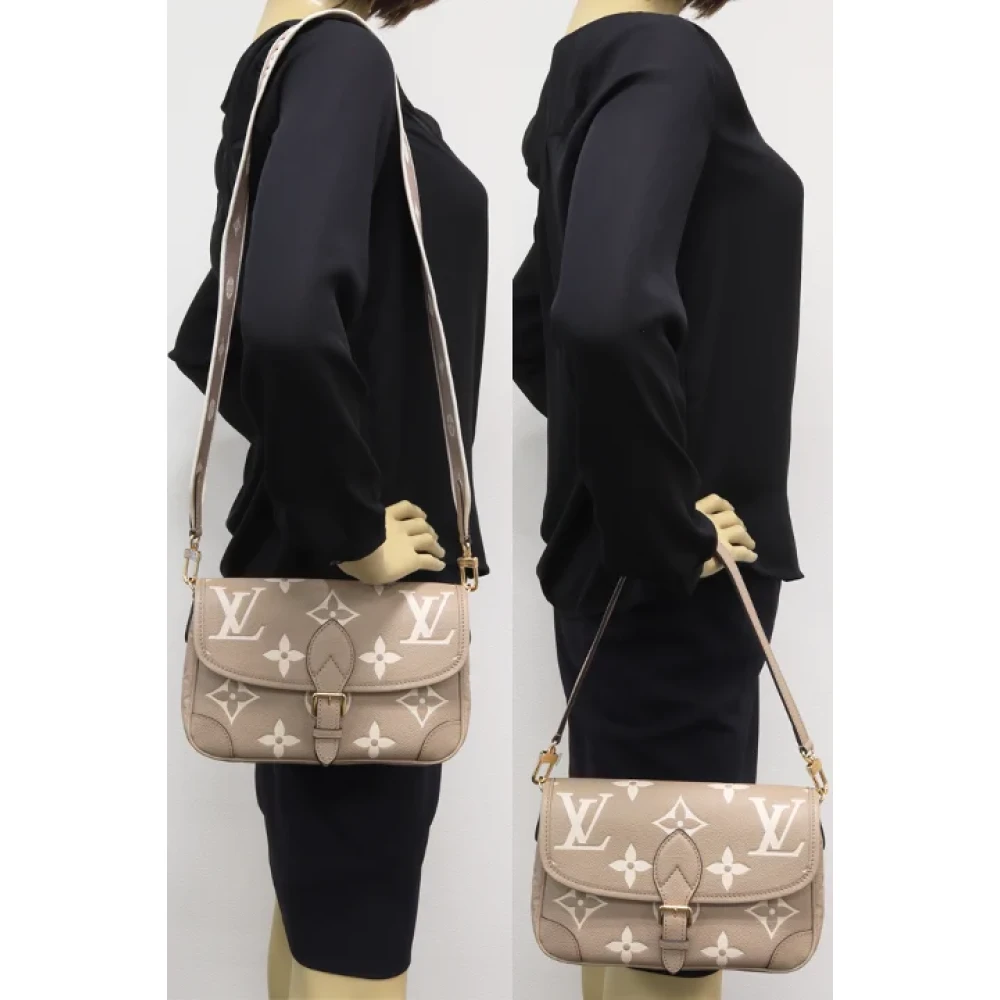 Louis Vuitton Vintage Pre-owned Canvas shoulder-bags Beige Dames