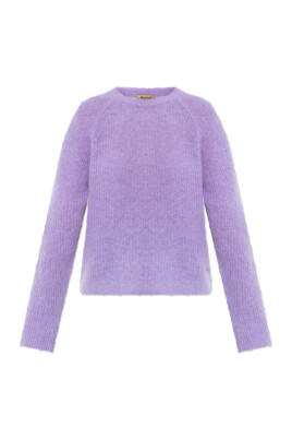 sweater-with-a-round-neckline