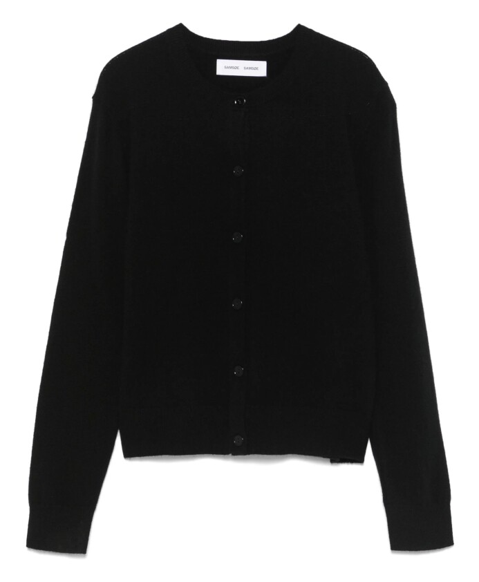 cardigan-noir-pour-un-look-elegant