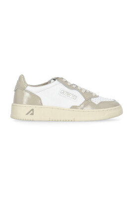 sneakers-en-cuir-blanc-avec-details-contrastants