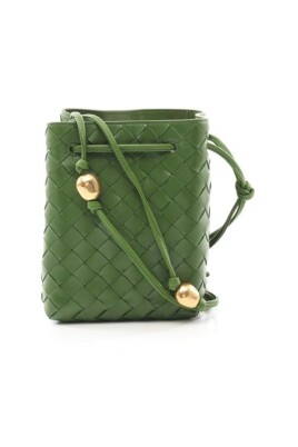 pre-owned-fabric-shoulder-bags