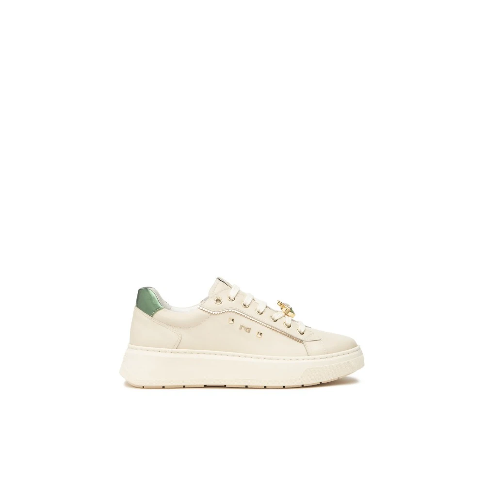 Nerogiardini Leren sneakers met gouden accenten en juweelaccessoire Dames Schoenen Beige