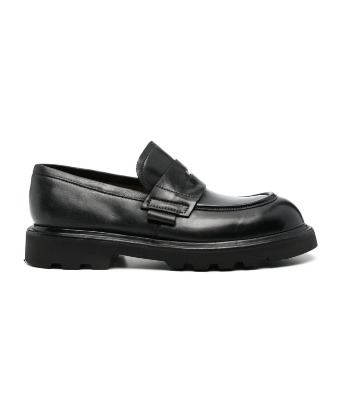 mocassins-noirs-en-laiton