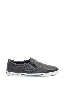 black-leather-slip-on-shoes-with-logo-plaque