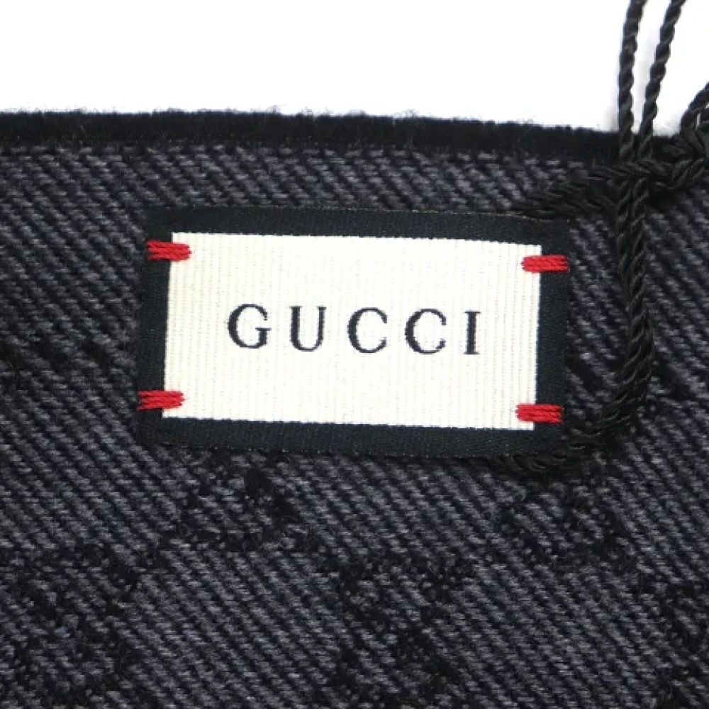 Gucci Vintage Pre-owned Wool scarves Gray Dames