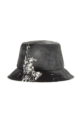 stylish-hat-for-fashionable-look
