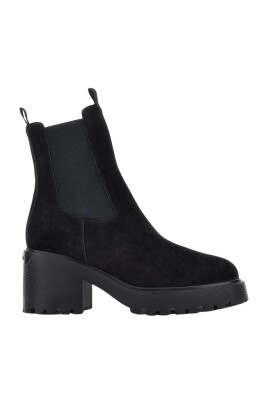 black-ankle-boots-urban-charm