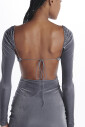 robe-mini-en-velours-a-manches-longues