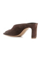 sandale-en-daim-marron-fonce-decoupe-en-v