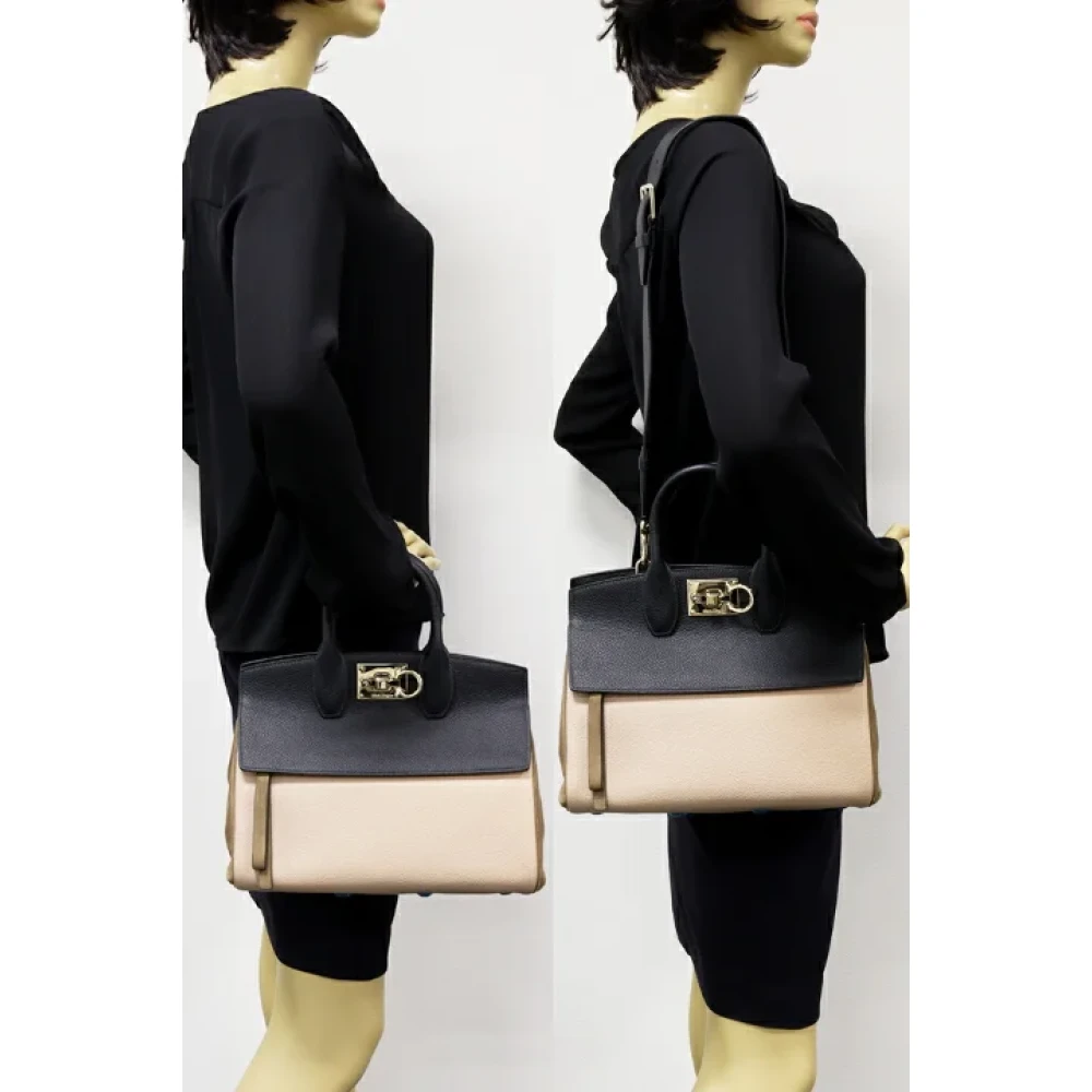 Salvatore Ferragamo Pre-owned Leather handbags Black Dames