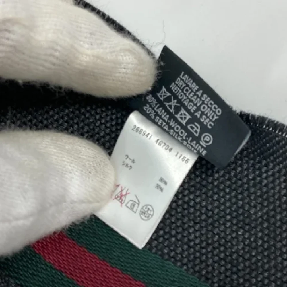 Gucci Vintage Pre-owned Wool scarves Gray Heren