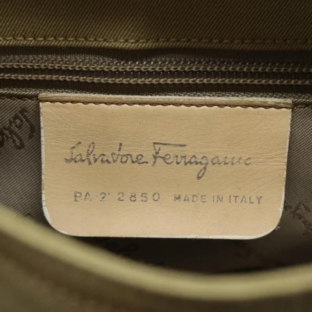 Salvatore Ferragamo Pre-owned Canvas shoulder-bags Beige Dames