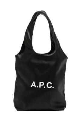 sac-a-bandouliere-elegant-avec-larges-poignees