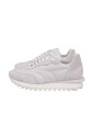 linnen-en-suede-sneakers-voor-de-zomer