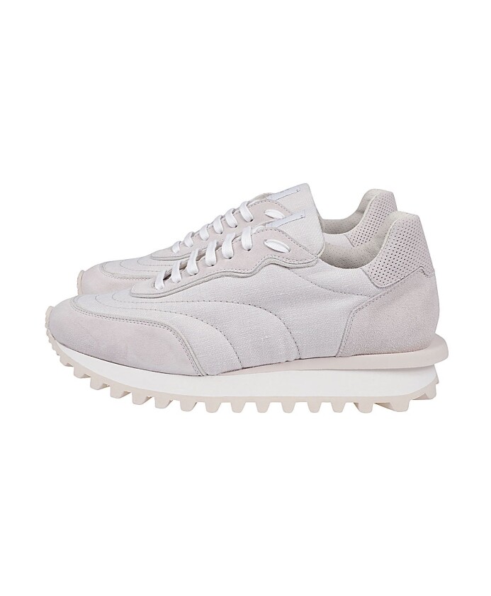 linnen-en-suede-sneakers-voor-de-zomer