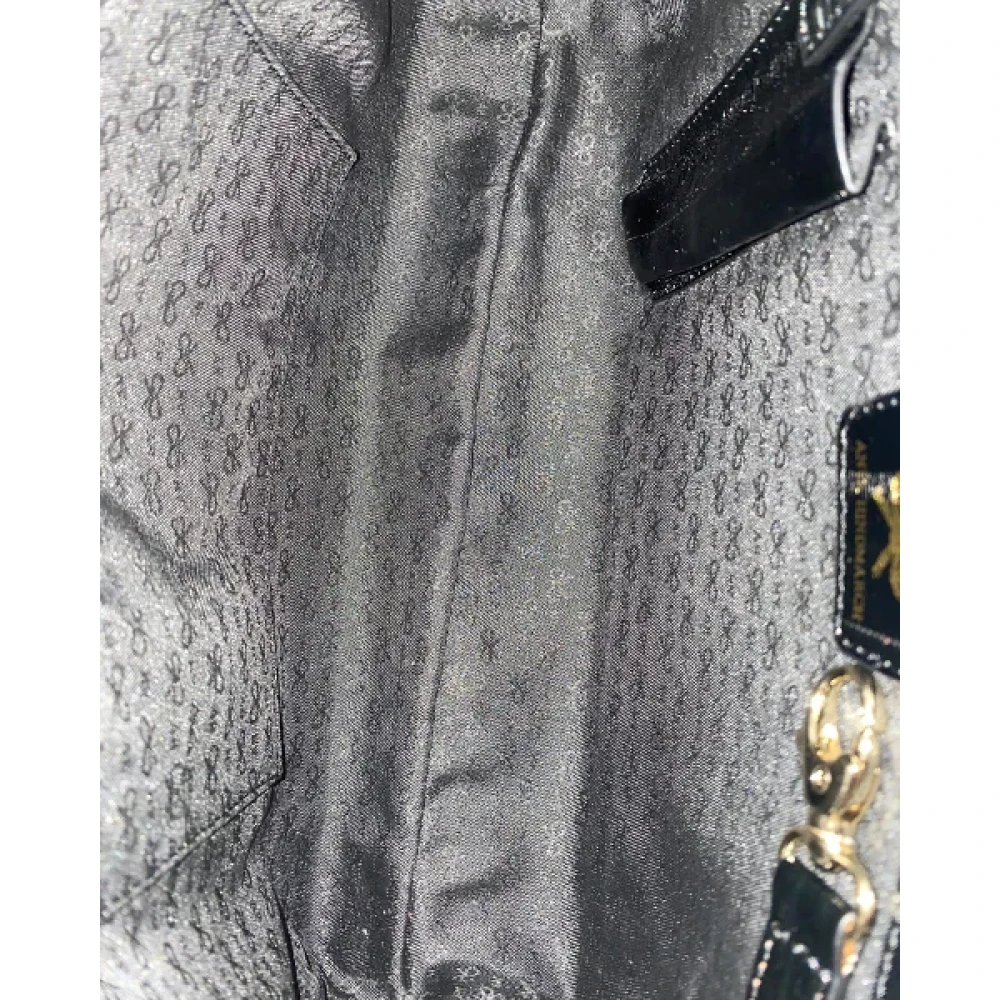 Anya Hindmarch Pre-owned Leather clutches Black Dames