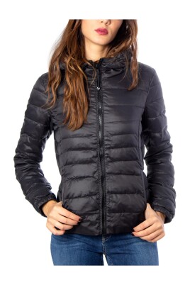 veste-noire-a-capuche-en-nylon-avec-poches