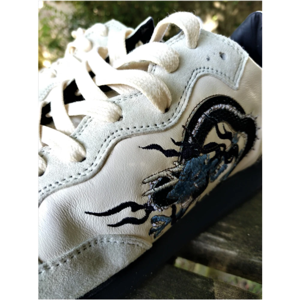 Philippe Model Sneakers met Geborduurde Draak van Leer en Suède White Dames