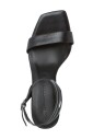 elegantes-sandales-a-bout-ouvert