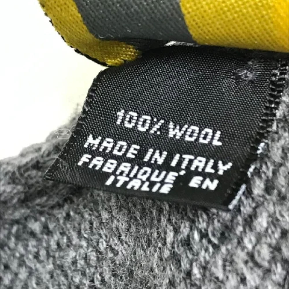 Fendi Vintage Pre-owned Wool scarves Gray Dames