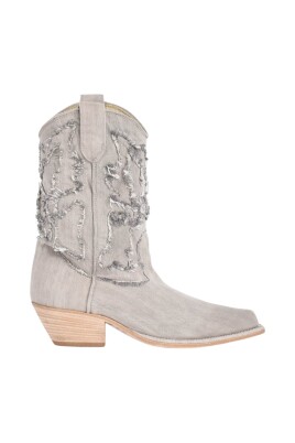 fringed-westernlaarzen-in-denim