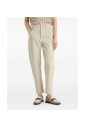 pantalon-beige-a-cinq-poches-classiques