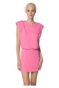 robe-courte-sans-manches-avec-epaules-structurees
