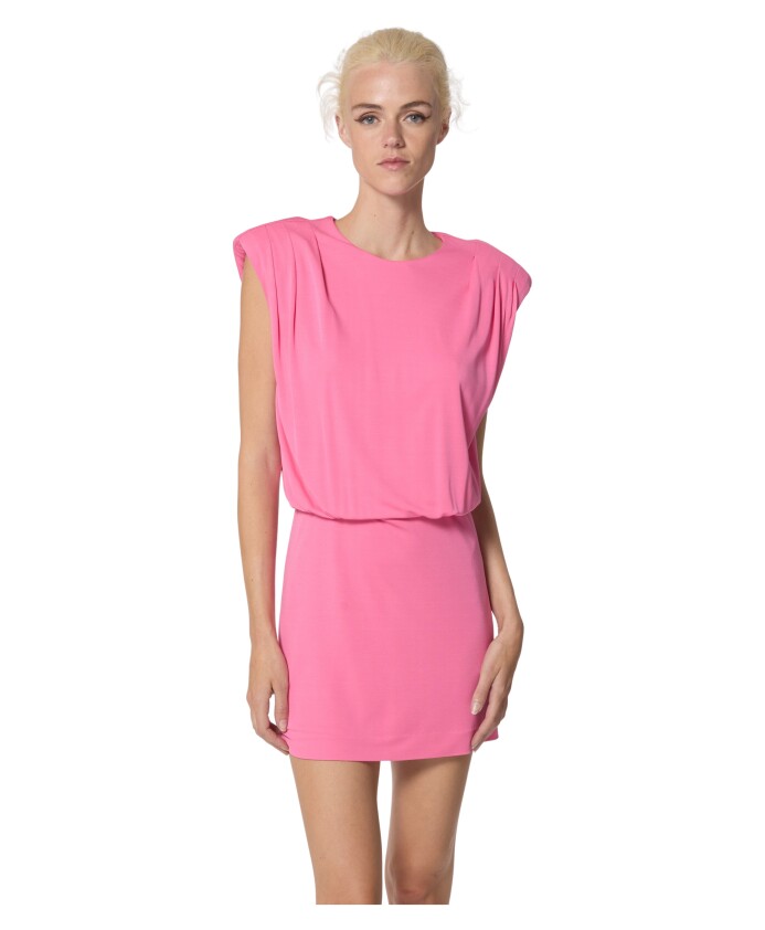 robe-courte-sans-manches-avec-epaules-structurees