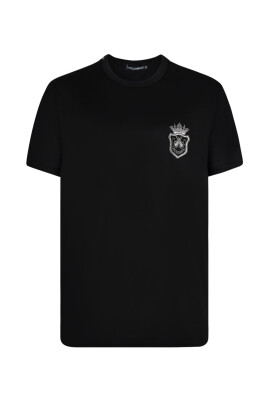 svart-t-shirt-med-heraldiskt-vapenskold