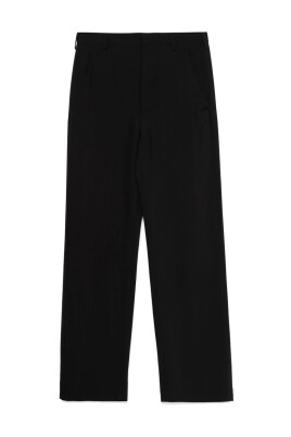 black-buttoned-trousers-with-pockets