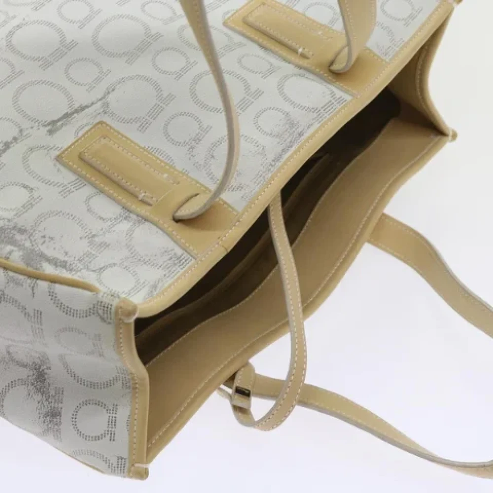 Salvatore Ferragamo Pre-owned Leather handbags Gray Dames