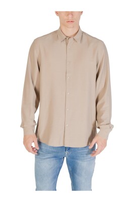 classic-long-sleeve-button-up-shirt
