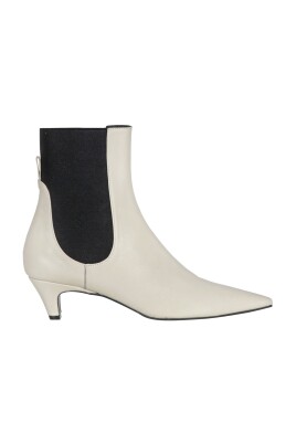 elegant-pointed-toe-pumps