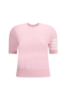 t-shirt-tricote-avec-des-bandes-emblematiques