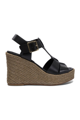 black-sandals-for-women-elegant-style