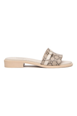 beige-sandals-with-fascia
