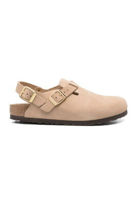 beige-sandal-with-buckle-fastening